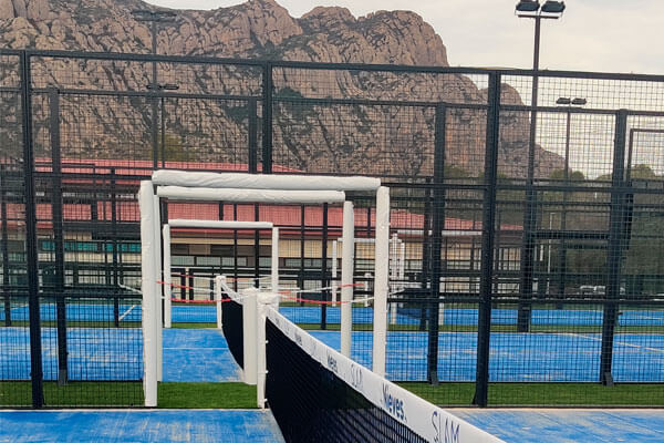 Protecciones para Pista de Padel: Seguridad y Oportunidades de Patrocinio para tu Club